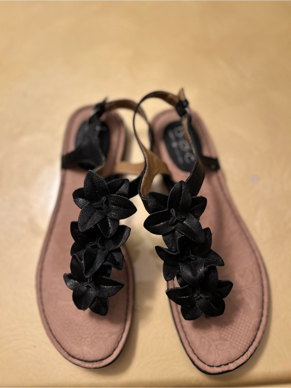 Women’s Floral T-Strap Sandals in Black